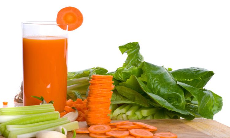 mimar-el-higado-jugo-de-zanahoria-pepino-y-apio